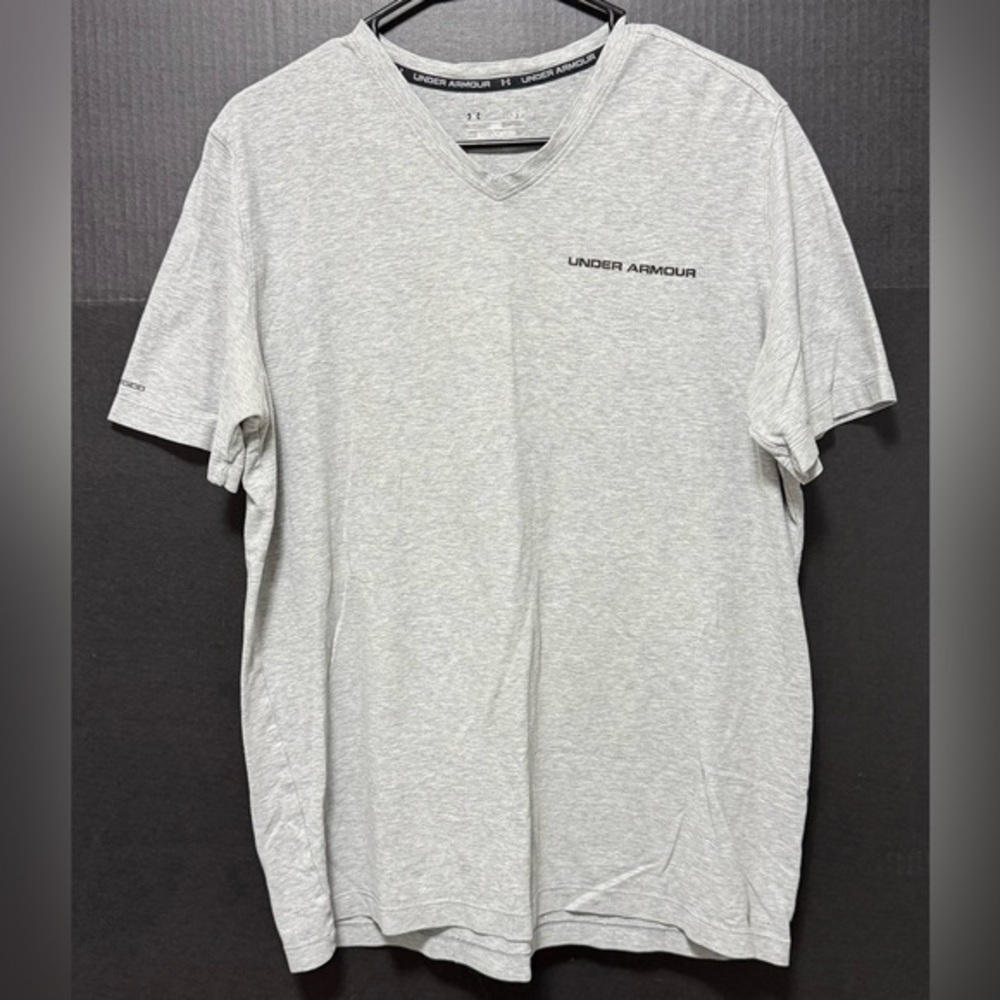 ๐ช
Under Armour Charged Gray Loose Heatgear T-shirt